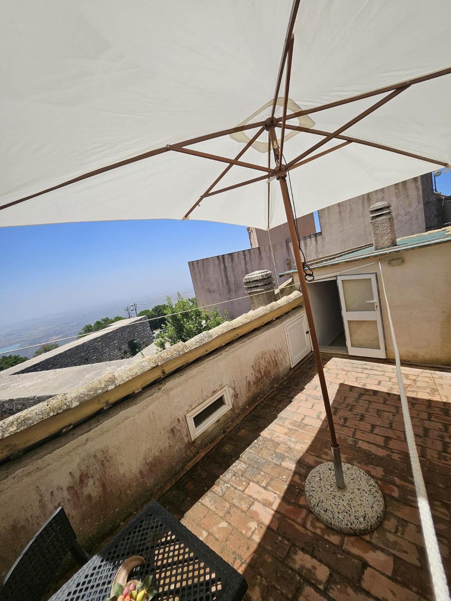 Porta Trapani Guest House Эриче Экстерьер фото