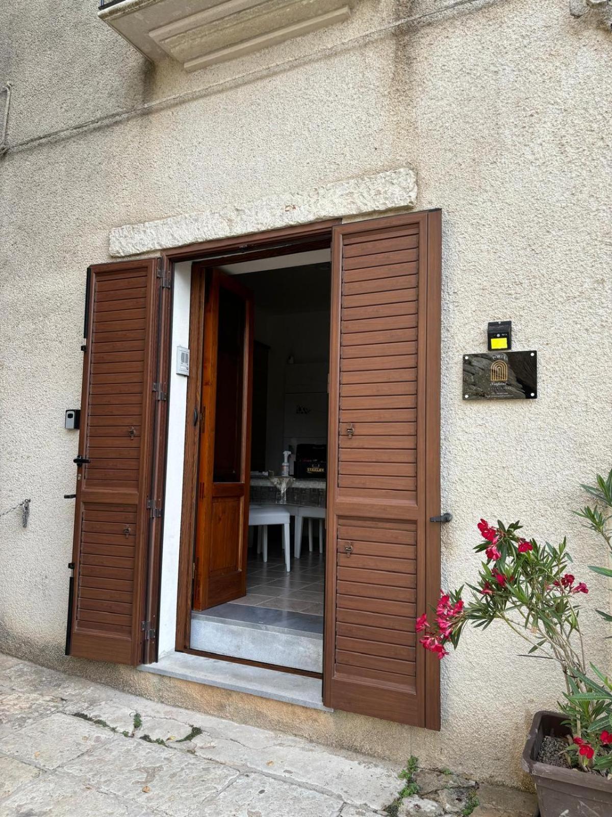 Porta Trapani Guest House Эриче Экстерьер фото